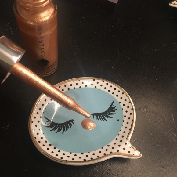 Makeup - Picture 3 of 3